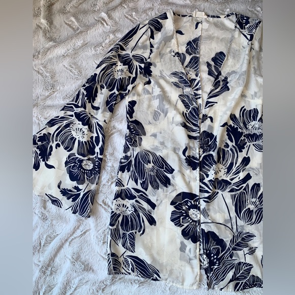 Altar’d State - Navy Blue / White Kimono - Picture 3 of 9